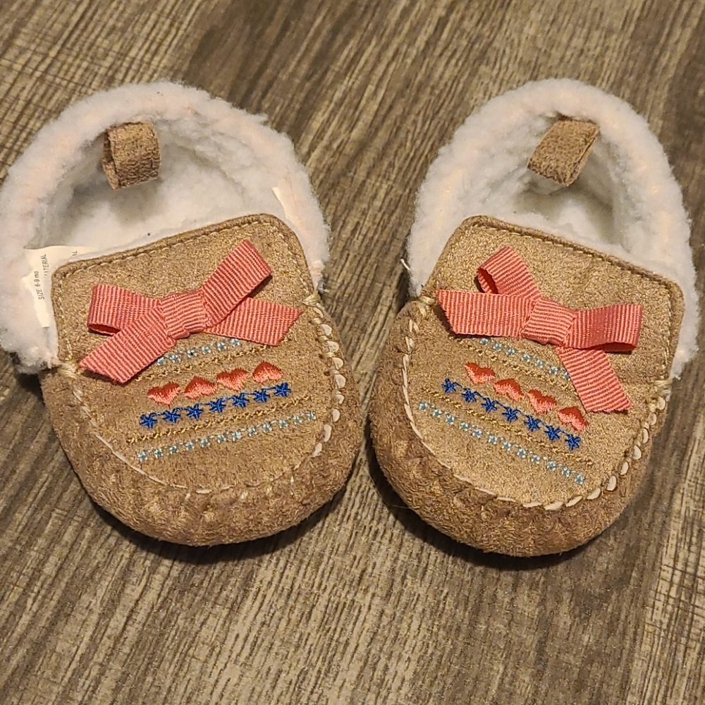 Baby girl moccasins (6-9 months)
